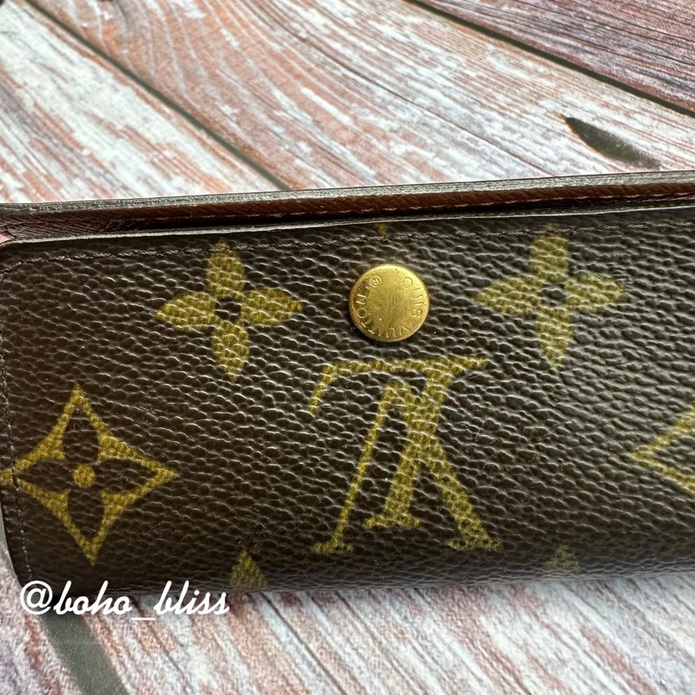 LOUIS VUITTON | Monogram Leather 4 Ring Key Holder - Picture 3 of 13